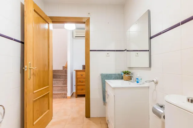 Dúplex amplio de 5 dormitorios con patio, terraza y buhardilla en San José de la Montaña — 24