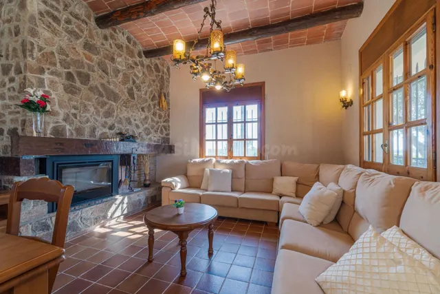 Casa rústica con gran jardín en Bon Relax, Sant Pere Pescador — 4