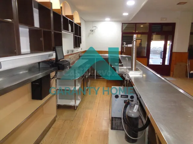 SE VENDE BAR EN HERNÁN CORTÉS - foto 2
