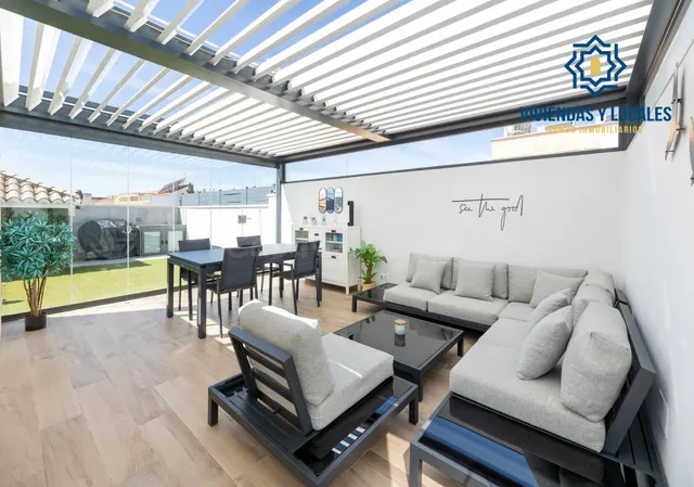 ÁTICO CON PERGOLA BIOCLIMATICA JUNTO AL METRO