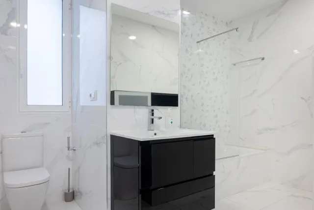 Exclusivo piso de 130 m2 y 4 dormitorios junto al Ayuntamiento de Valencia — 33