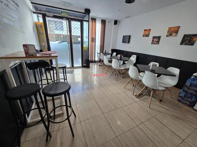 Se traspasa bar — 6