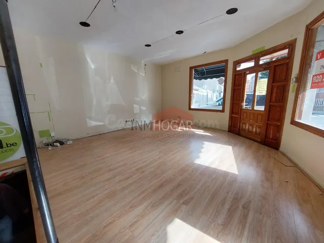 LOCAL COMERCIAL ACONDICIONADO EN EL CENTRO DE LA CIUDAD (ÁVI - foto 3