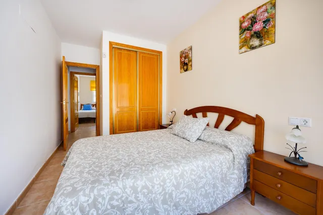 Bungalow con 2 jardines, garaje y piscina comunitaria en Torrevieja, los balcones — 16