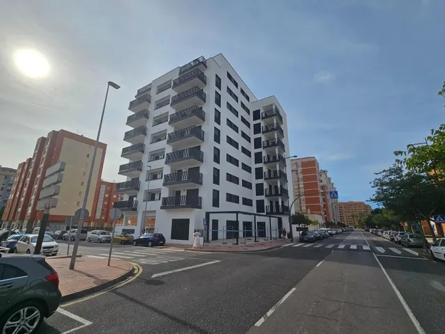 LOCAL COMERCIAL CON DOS TERRAZAS Y DOS PLAZAS DE GARAJE — 5