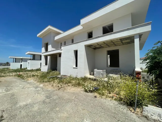 Promoción de 3 magníficos chalets independientes en Gines — 4