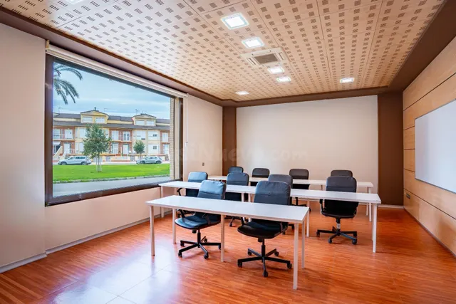 ALQUILER - BAJO DE OFICINAS PREMIUM EN AVENIDA PRINCIPAL - 9 - foto 3