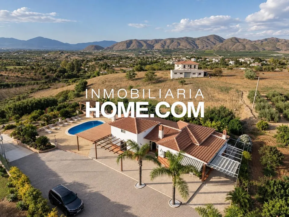 Villa independiente en una sola planta con piscina privada, jardín y licencia turística en Alhaurín de la Torre