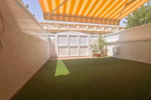 CHALET ADOSADO CON 4 DORMITORIOS, TERRAZAS Y PARCELA | SANTI - foto 3