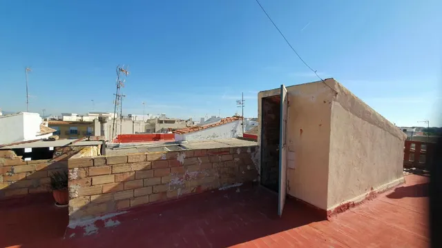 Casa de pueblo tradicional de 250 m2 en Canet centro: 3 alturas diáfanas para proyecto de rehabilitación a medida — 23