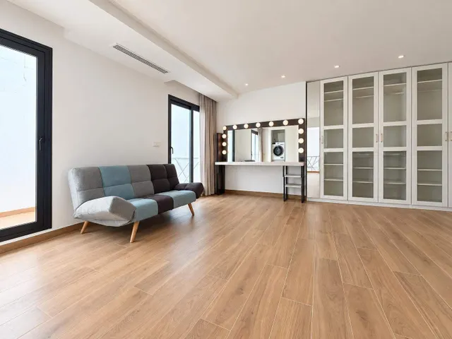 Exclusiva vivienda adosada de diseño a solo 800 metros del mar — 25