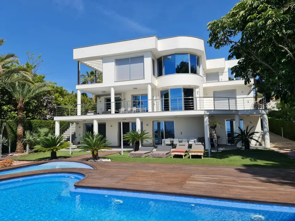 Villa de Lujo en primera línea