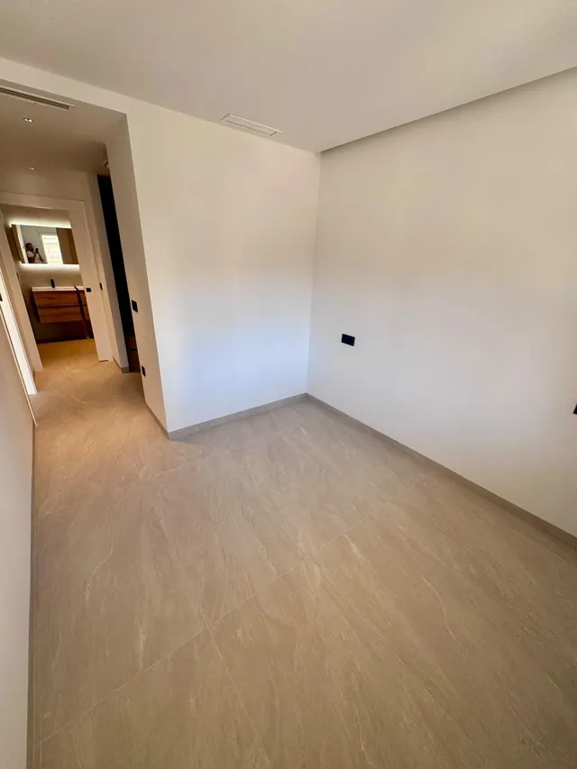 Apartamento reformado de 3 dormitorios en el centro de Torrevieja — 9