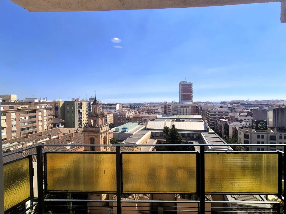 PISO DE CUATRO DORMITORIOS EN PLENO CENTRO DE CASTELLÓN