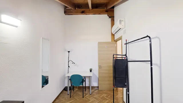 Alquiler de habitaciones por temporada en chalet con piscina de Villanueva de la Cañada (Madrid). — 30
