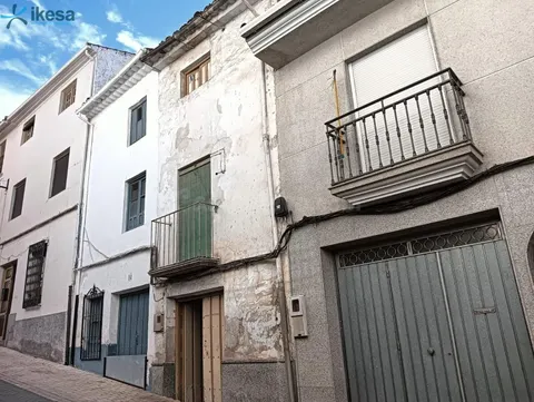 Casa de 80 metros en Castillo de Locubín (Jaén)