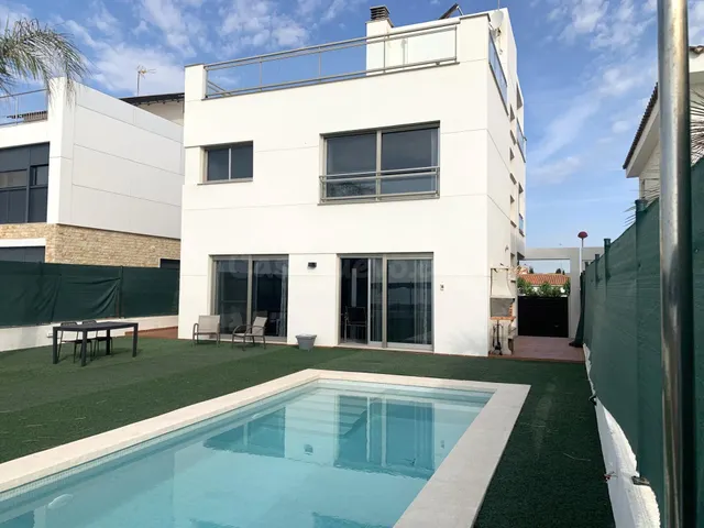 ESPECTACULAR CHALET EN PRIMERA LINEA DE PLAYA DE BURRIANA - foto 2