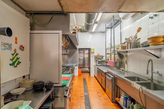 Restaurante 225m² en venta - Centro — 23