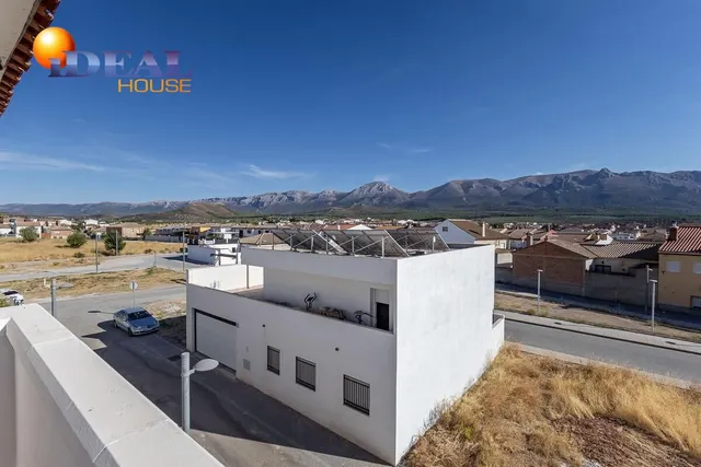 Adosado con espectacular terraza panorámica y piscina a 20 min de Granada — 29