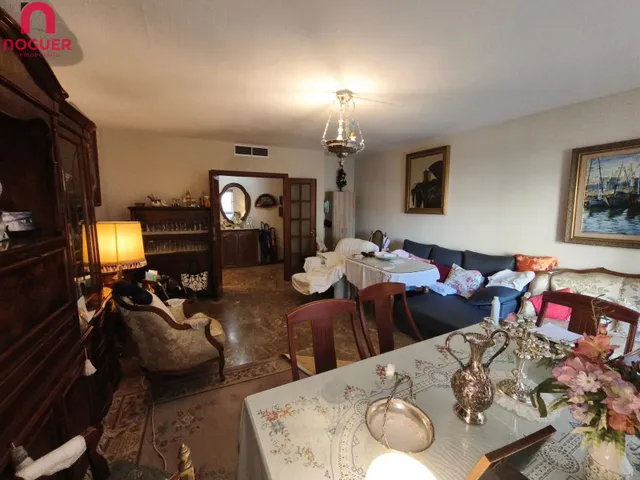 VIVIENDA EN PLENO CENTRO JUNTO A LA PLAZA DE LAS TENDILLAS CON GARAJE — 28
