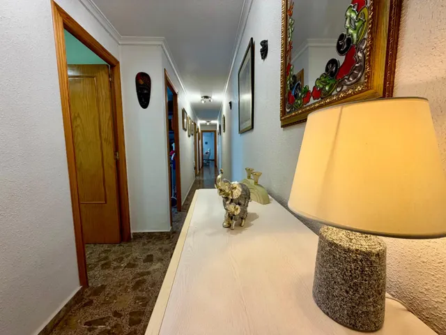 ¡Apartamento de tres dormitorios y amplia terraza al sur cerca de la playa, en Avenida de Habaneras! Torrevieja — 18
