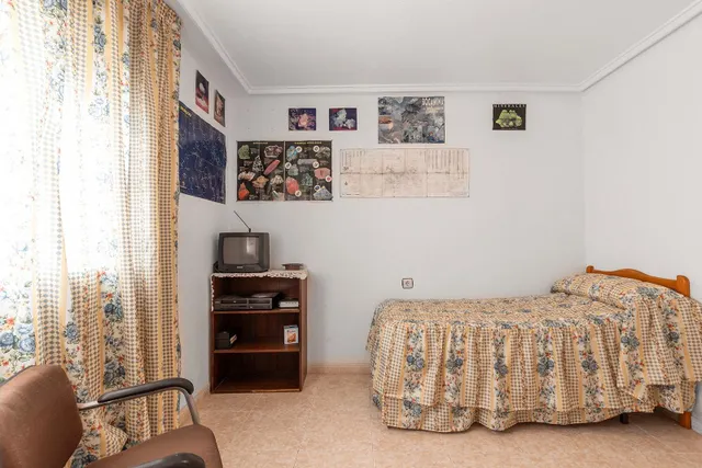 Bungalow planta baja con piscina y jardines en Los Balcones — 11