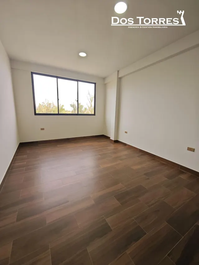 $us.- 129.500 Amplia casa nueva a estrenar, con 4 dormitorios, próximo a 4 esquinas. — 49