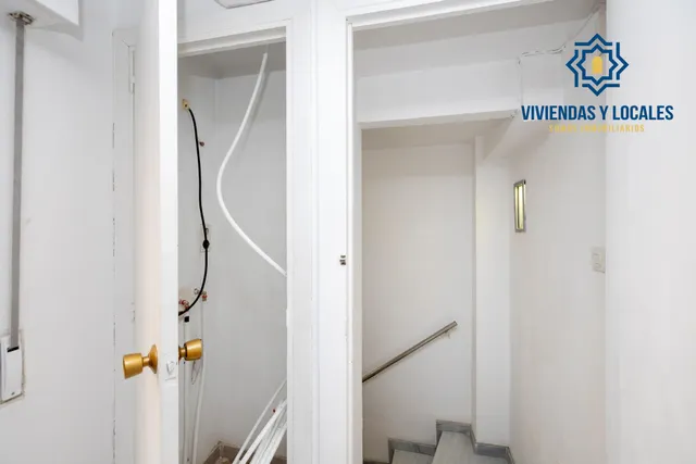 ATENCIÓN INVERSORES. Edificio comercial en pleno centro de Granada, entre Puentezuelas y Alhóndiga — 37