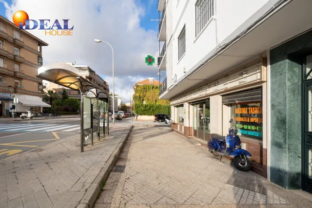 Localazo en esquina con mas de 30 de fachada. Avd de Dilar junto ambulatorio del Zaidín — 7