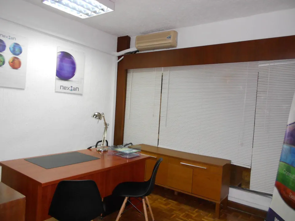 Se alquila oficina en zona Catedral