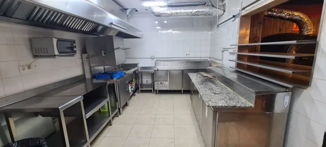 LOCAL EN LLOGUER (TRASPÀS DE NEGOCI) — 19