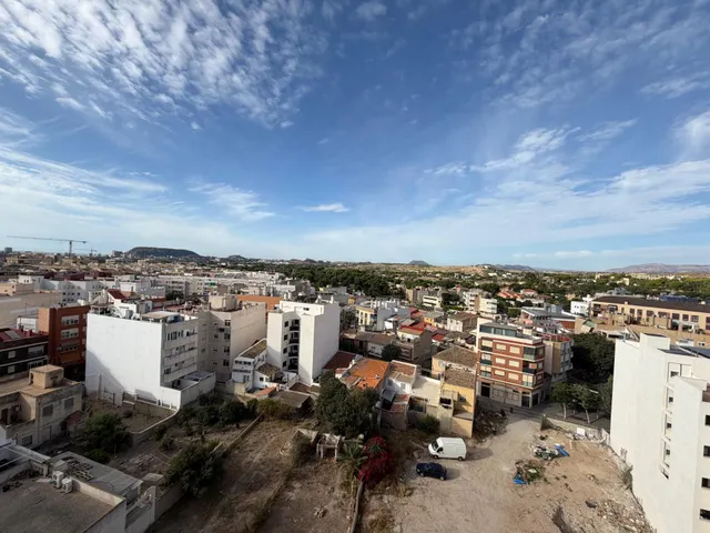 Amplia vivienda de 4 dormitorios en el centro de San Juan de Alicante — 24