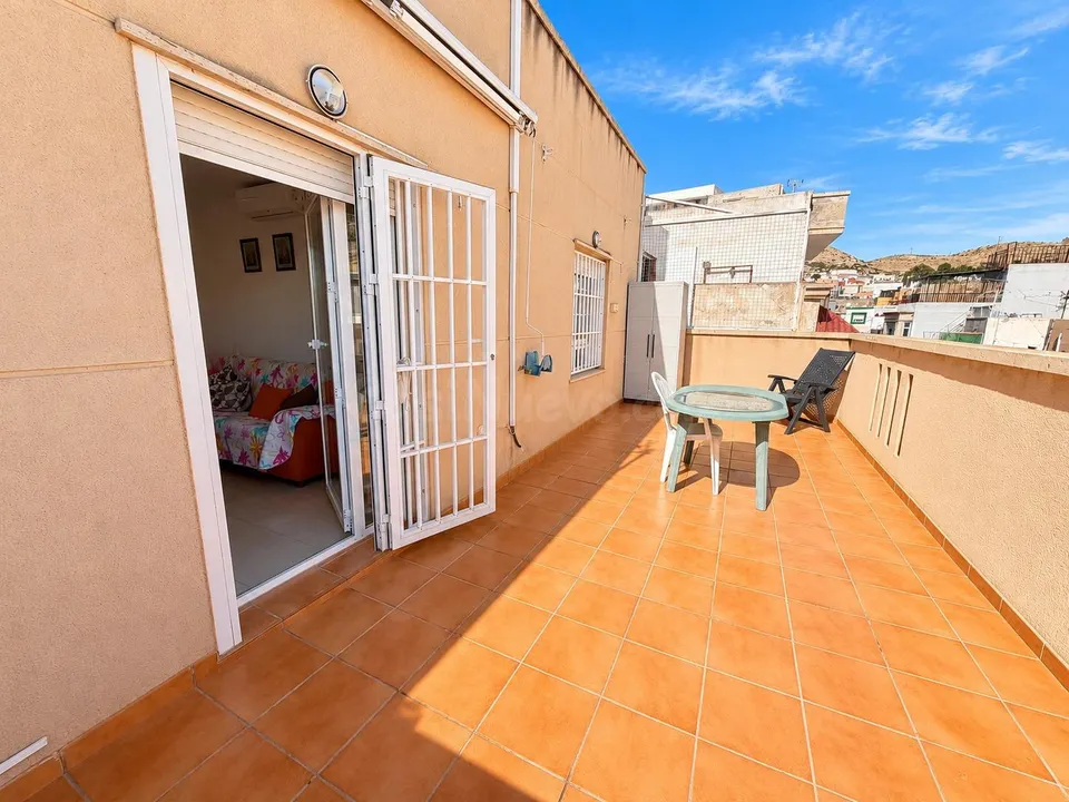 Ático en venta zona pescadería – Almería –  terraza con vistas a la alcazaba