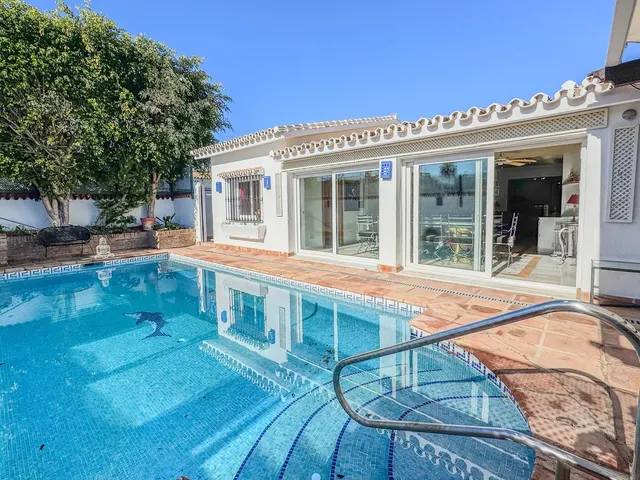Chalet 4 habitaciones 194m² en venta - Costa Del Sol — 28
