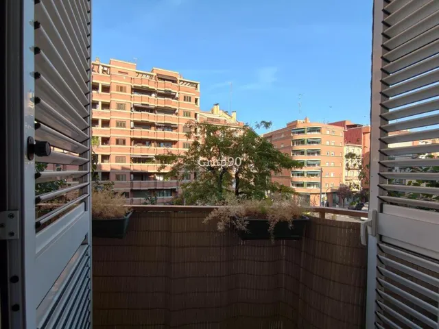 Piso económico con balcón en Plaza del Treball (Lleida)