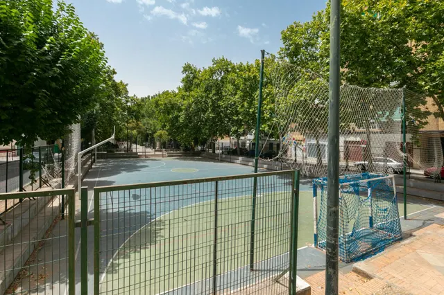 PISO en esquina CIRCUNVALACIÓN LA ENCINA - Frente PARQUE — 26