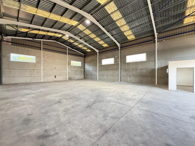 Nave Industrial en Alquiler de 330 m2 + 210 m2 de Patio | 540 m2 de Parcela — 3