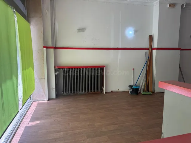 Amplio local comercial con altillo en pleno centro de Lleida