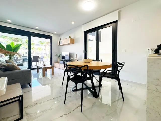 APARTAMENTO DE 2 DORMITORIOS Y 2 BAÑOS EN ZONA LOS ALTOS (OR - foto 3