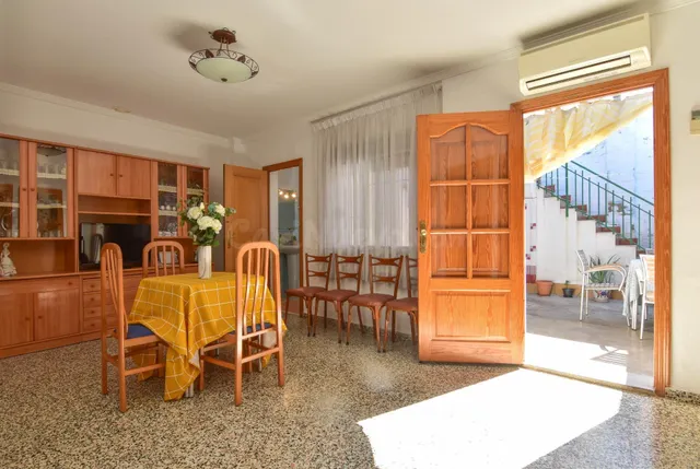 ¡Oportunidad única en Picassent! Casa en buen estado con gran potencial — 2