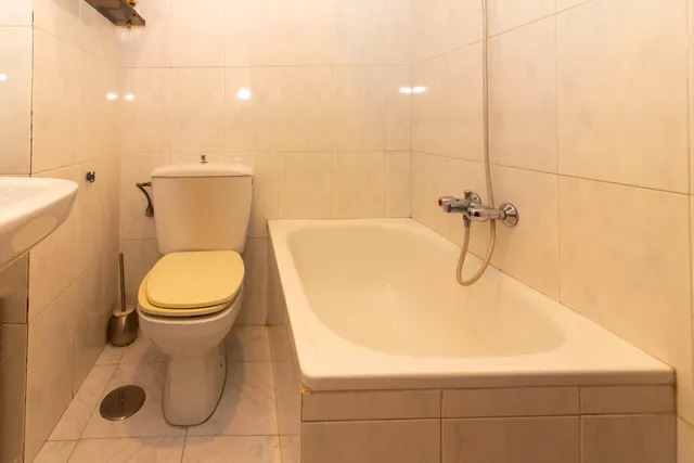 PISO EN CASCO ANTIGUO DE TRES DORMITORIOS, DOS BAÑOS,GARAJE Y TRASTERO. — 16