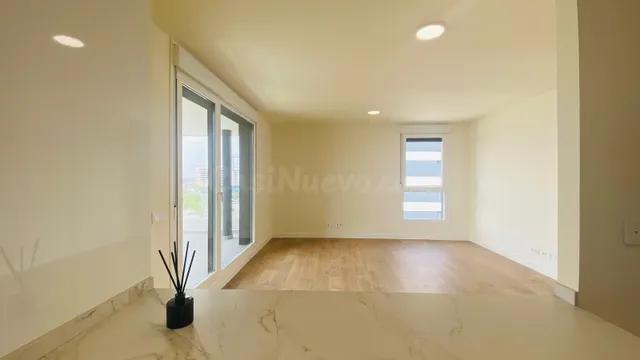 PISO DE TRES DORMITORIOS / DOS GARAJES / TERRAZA / PISCINA / - foto 4