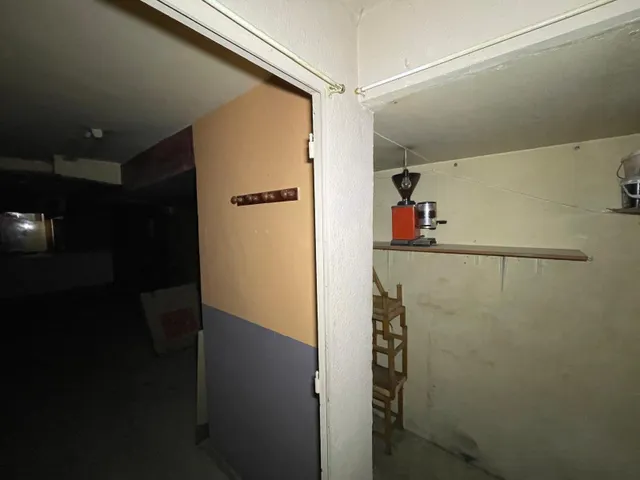 SE VENDE LOCAL EN ZONA ALTA — 14