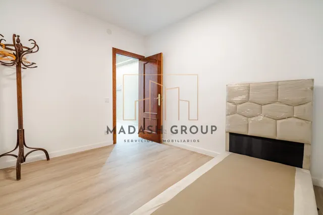 Exclusiva vivienda de 4 dormitorios, totalmente reformada, a 550m del puerto y la playa de Cambrils. — 12