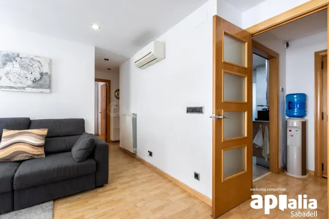 VIVIR EN "EL BARCO" DE SABADELL: VIVIENDA REFORMADA CON PISC - foto 4