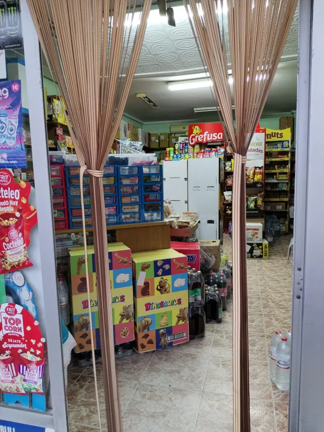 SE VENDE LOCAL COMERCIAL CON ACTIVIDAD EN MONCADA - foto 2