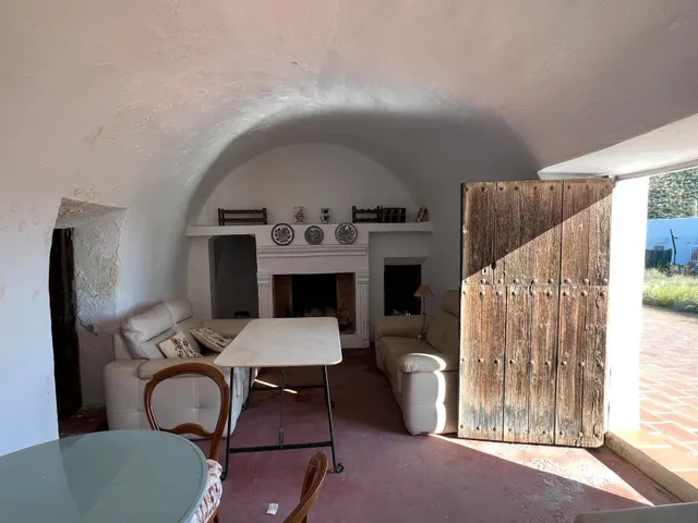 Casa cortijo con encanto, parcela de 3.000 m2 y vistas a la montaña cerca del mar — 3