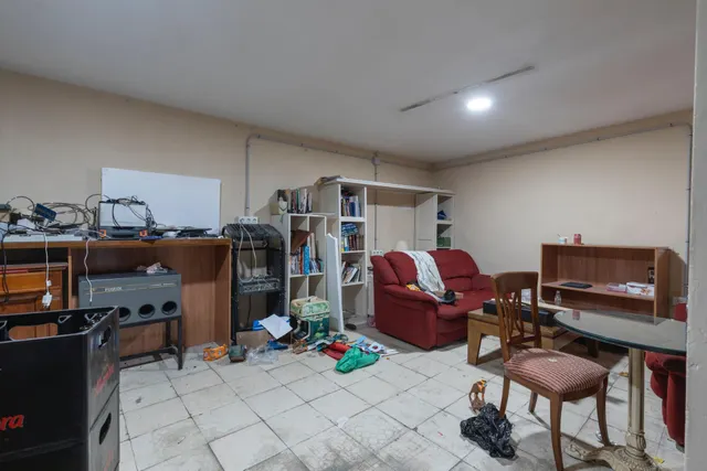 Local comercial 300m² en venta - Correos — 16