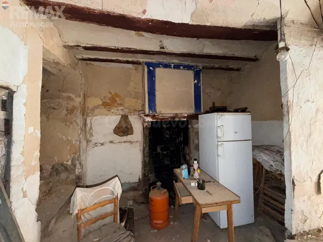 CASA PARA REFORMAR EN EL CENTRO DE ENGUERA – 148 m2 CONSTRUI - foto 4