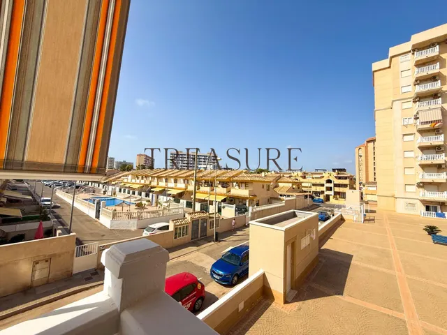 Apartamento en primera línea de mar con plaza de garaje, dos piscinas y orientación sur – Villa Cristal, Playa Paraíso — 19